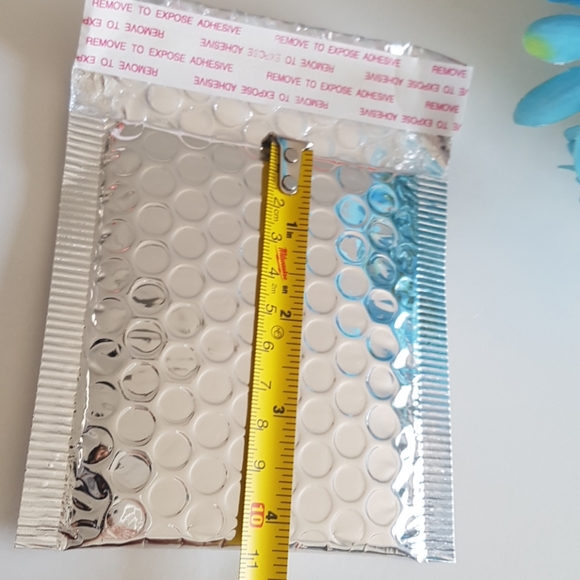 20 pcs Silver Metallic Bubble Mailers 3.5x4.25"in. - Picture 5 of 5